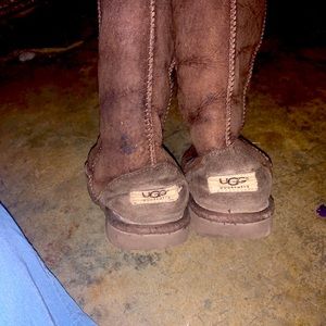Used youth ugg boots